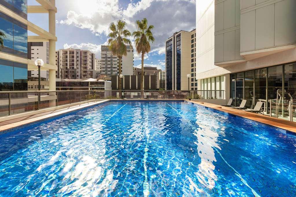 Amora Hotel Бризбейн Съоръжения снимка The pool at the hotel
