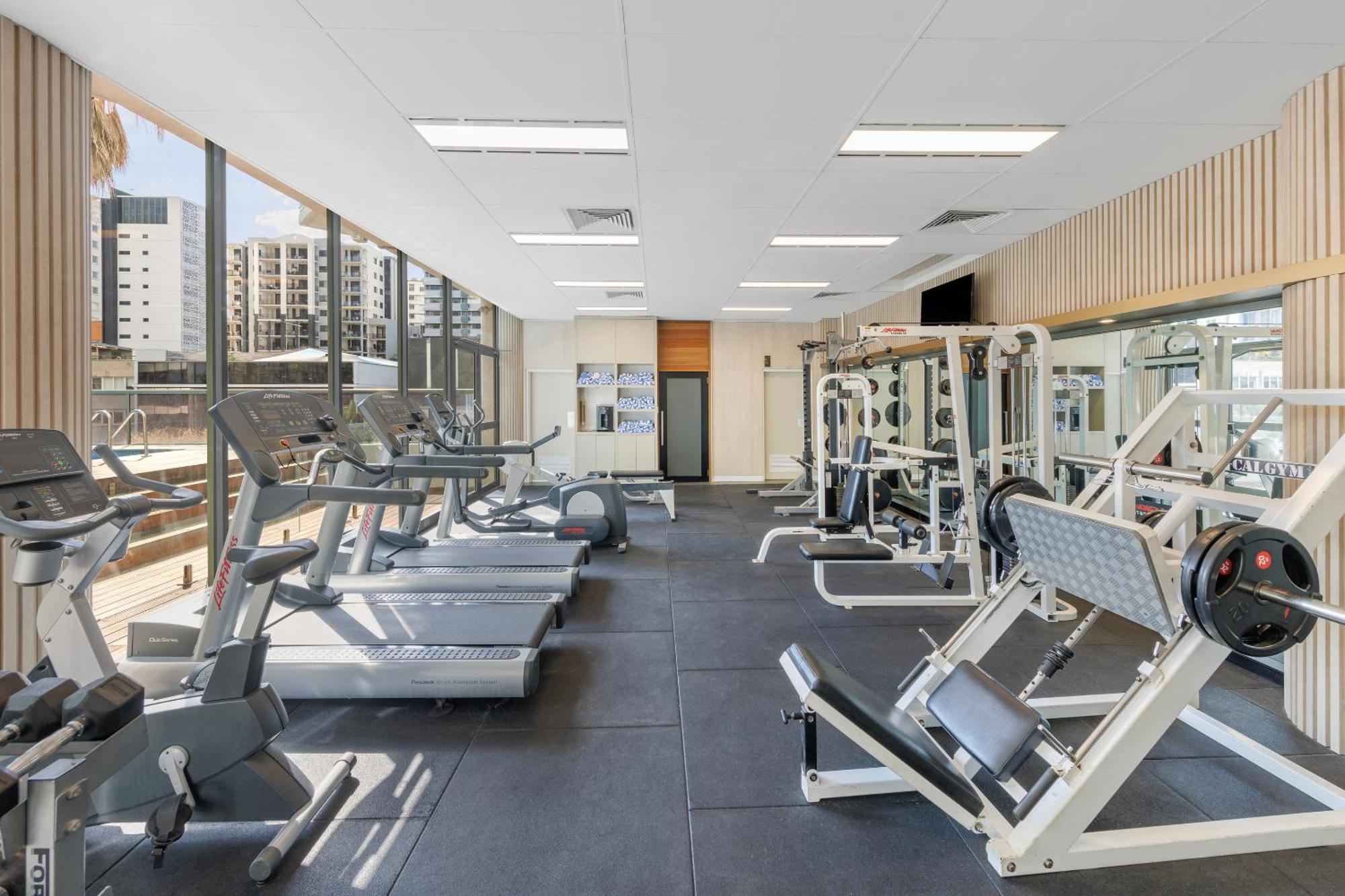 Amora Hotel Бризбейн Екстериор снимка The gym at the hotel