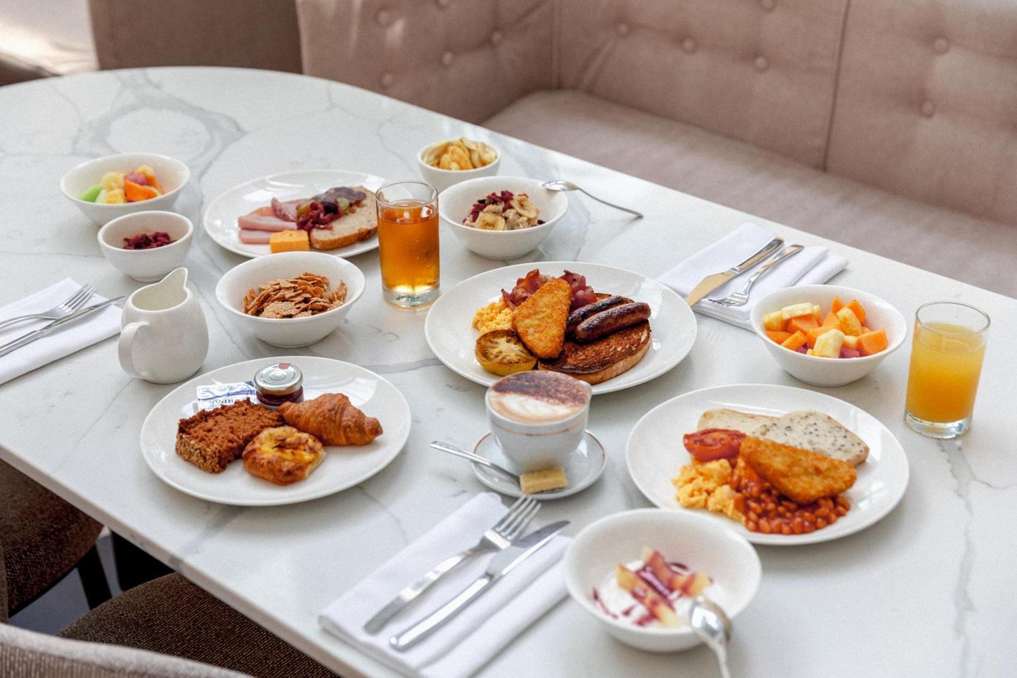 Amora Hotel Бризбейн Екстериор снимка A breakfast buffet at a hotel