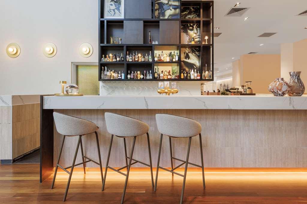 Amora Hotel Бризбейн Интериор снимка Bar stools