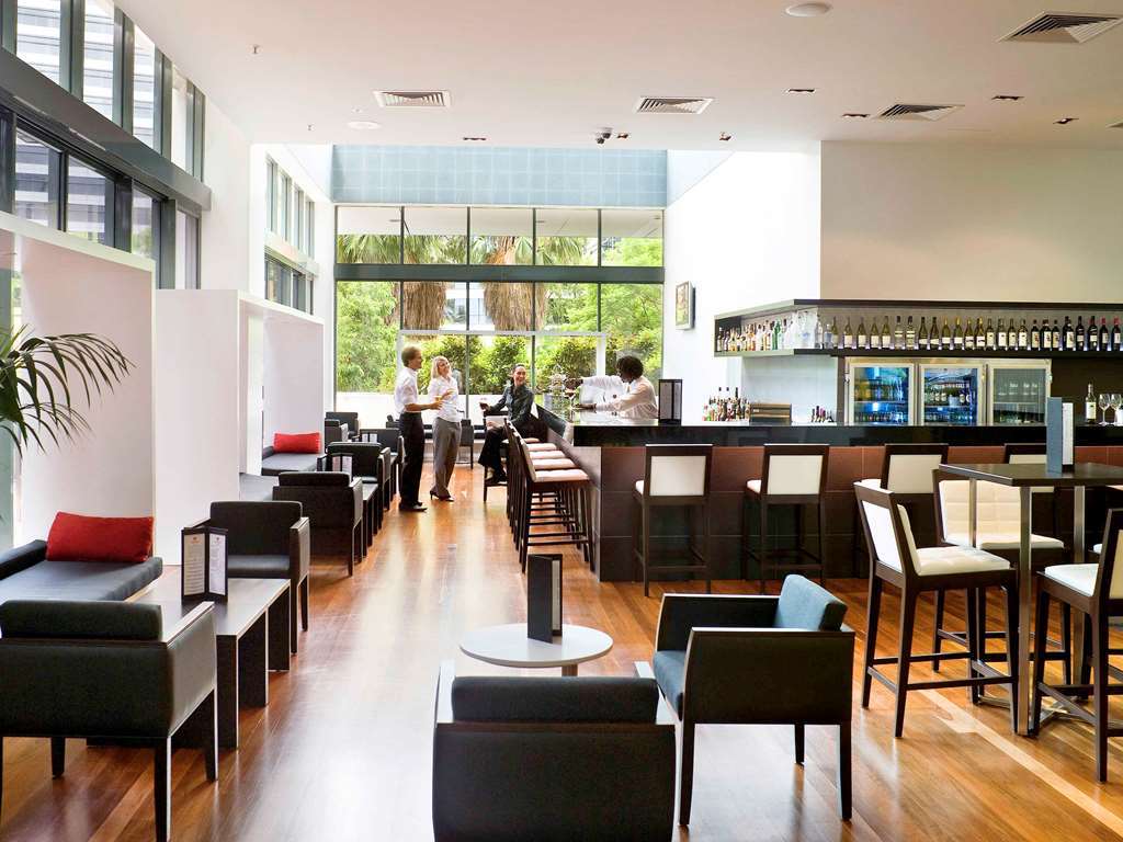 Amora Hotel Бризбейн Ресторант снимка The Qantas Club lounge at Brisbane International Airport
